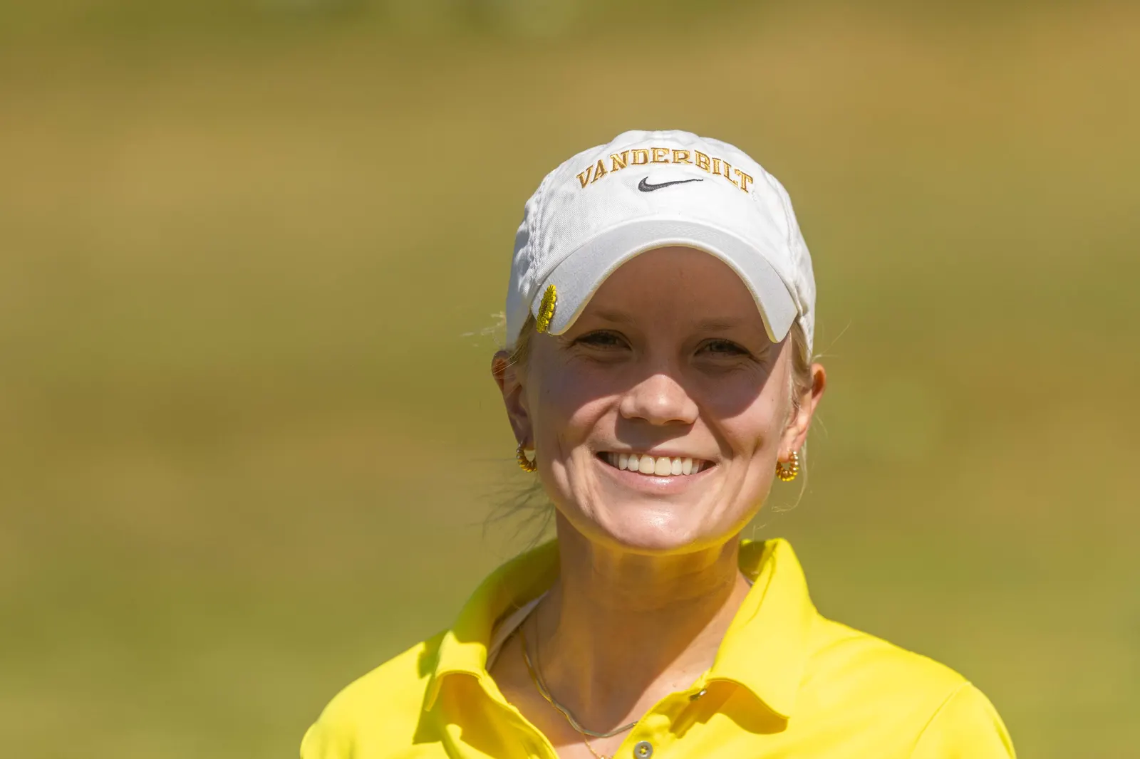 Celina Sattelkau mit Vanderbilt-Cap