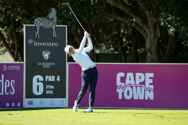 Celina Sattelkau: Abschlag am Investec-SA-Women's-Open-Tee in Kapstadt, weißes Oberteil, dunkle Hose